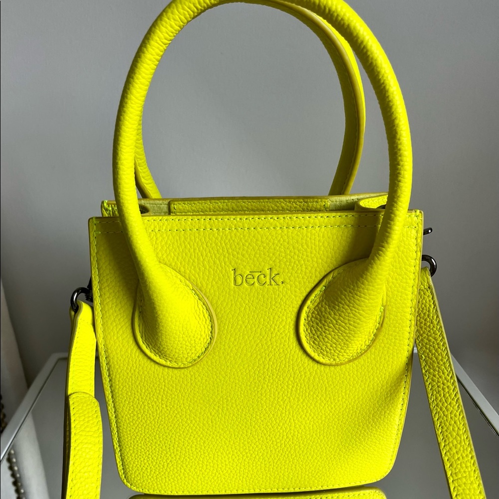 BRAND NEW bēck Micro Pixie Bag, in the color “Cyndi”
